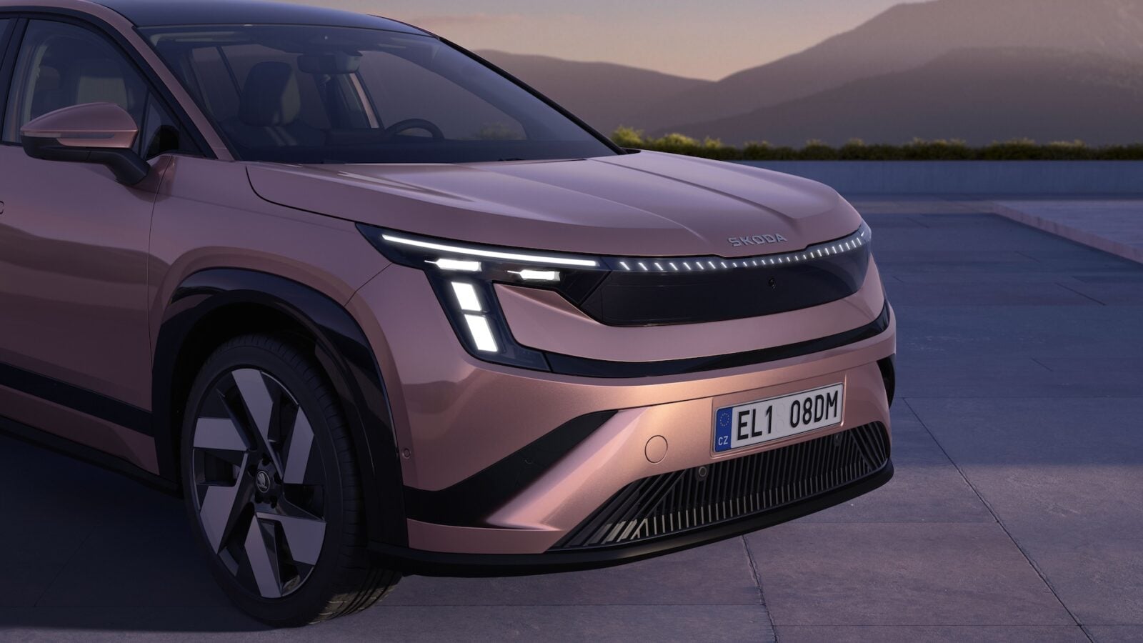 Peugeot e-5008'i canlı canlı yemek isteyen 7 kişilik elektrikli SUV