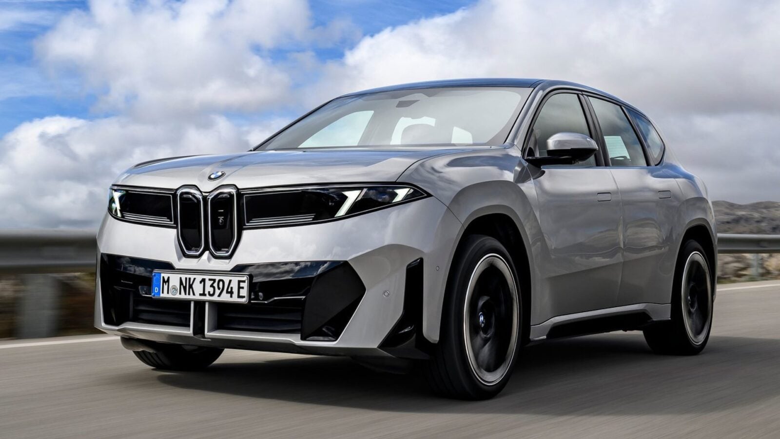 Bu BMW teorik özerkliğini geride bırakıyor ve rakiplerini gerçek koşullarda eziyor