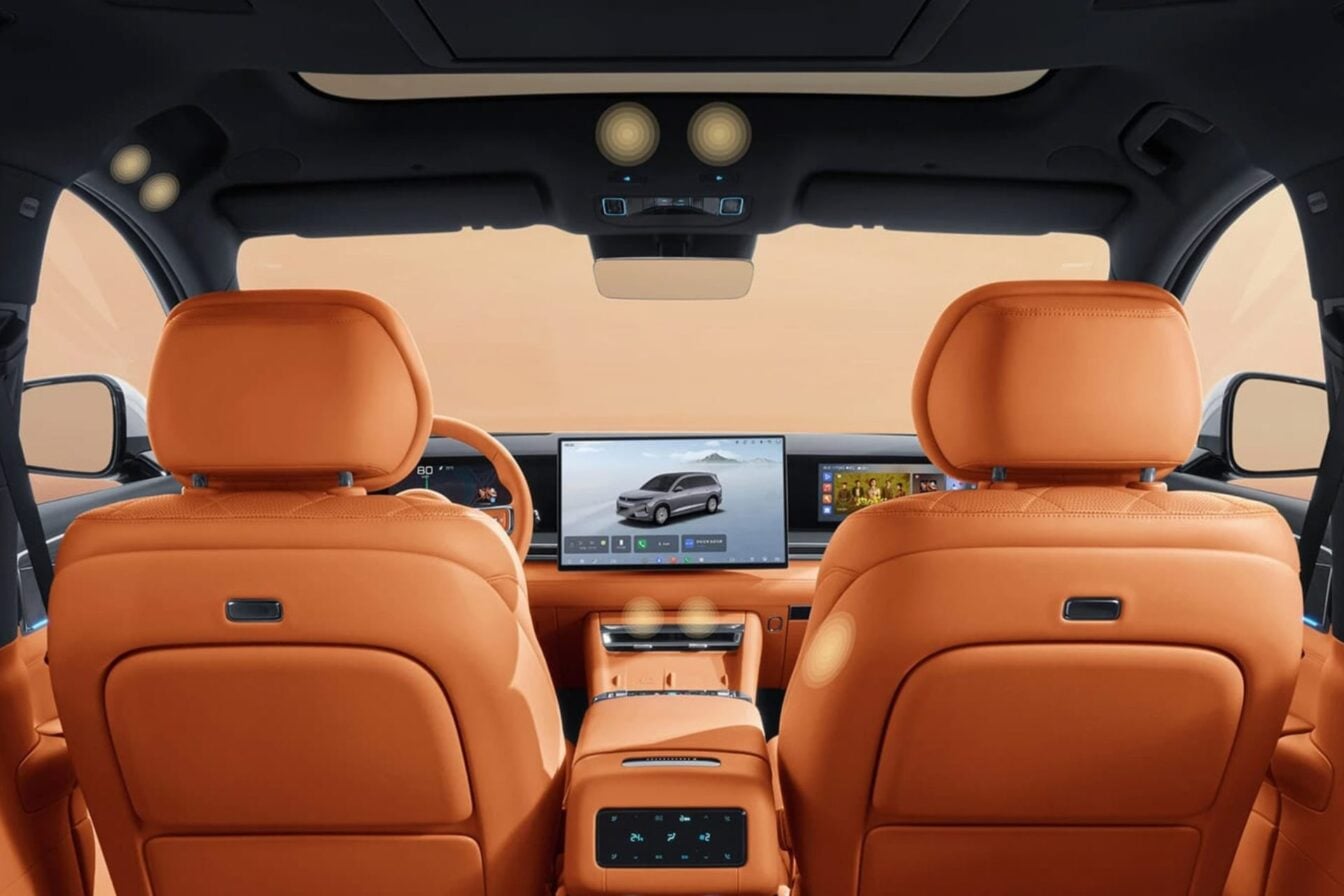 https://www.01net.com/app/uploads/2026/06/byd-da-tang-interieur-1344x896.jpg