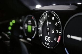 Porsche Taycan Compte Tours