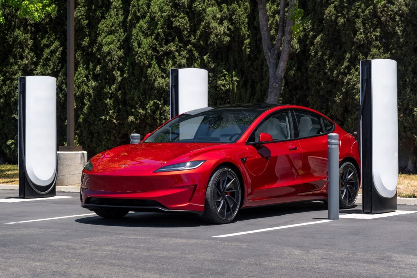 Tesla Supercharger (3)