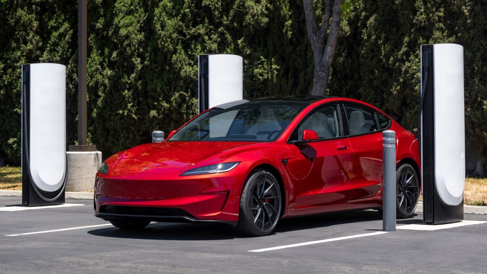 Tesla müşterileri için çılgın bir rekabet başlatıyor