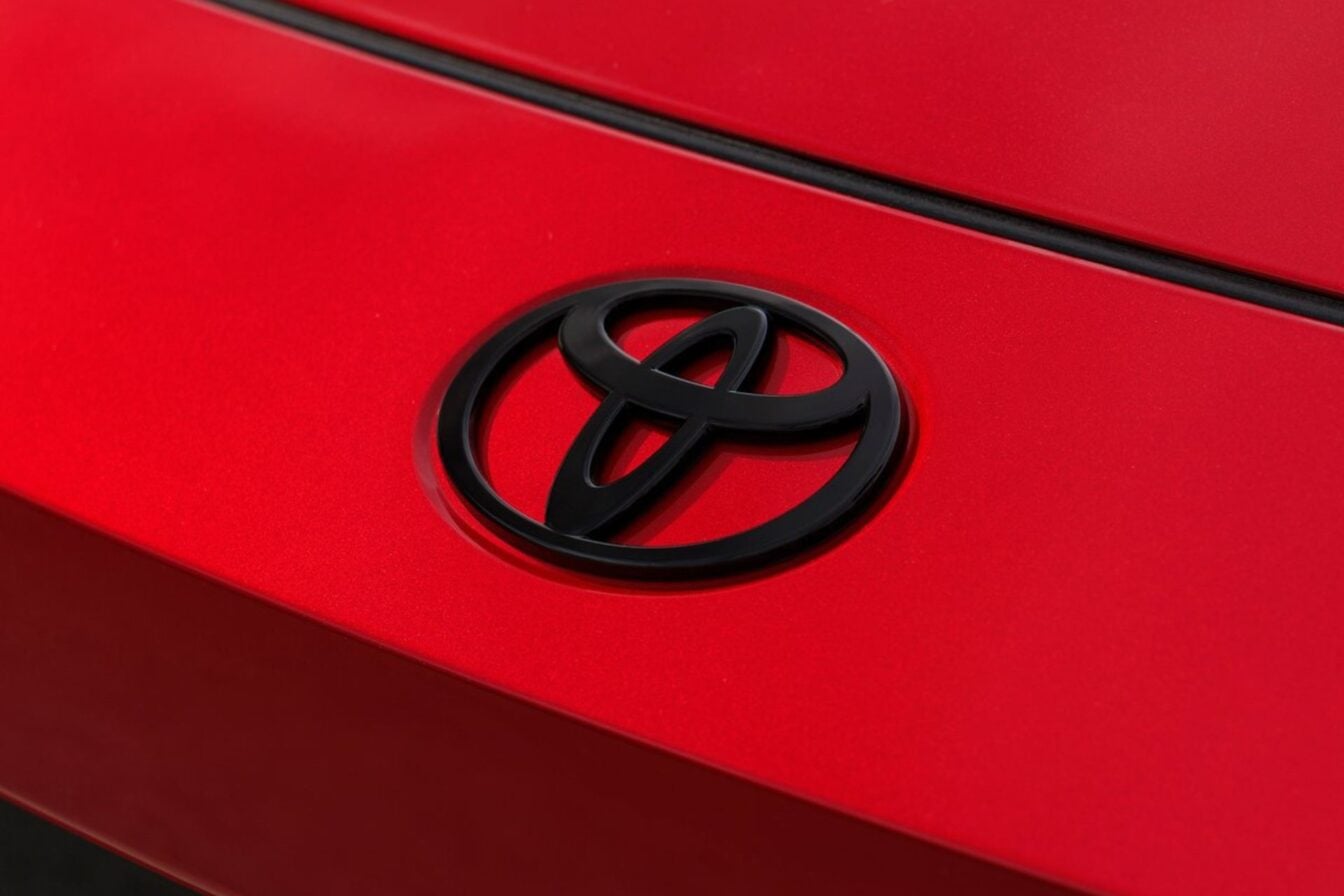 « Je ne veux pas que tout le monde passe à l’électrique » : le patron de Toyota lâche une bombe