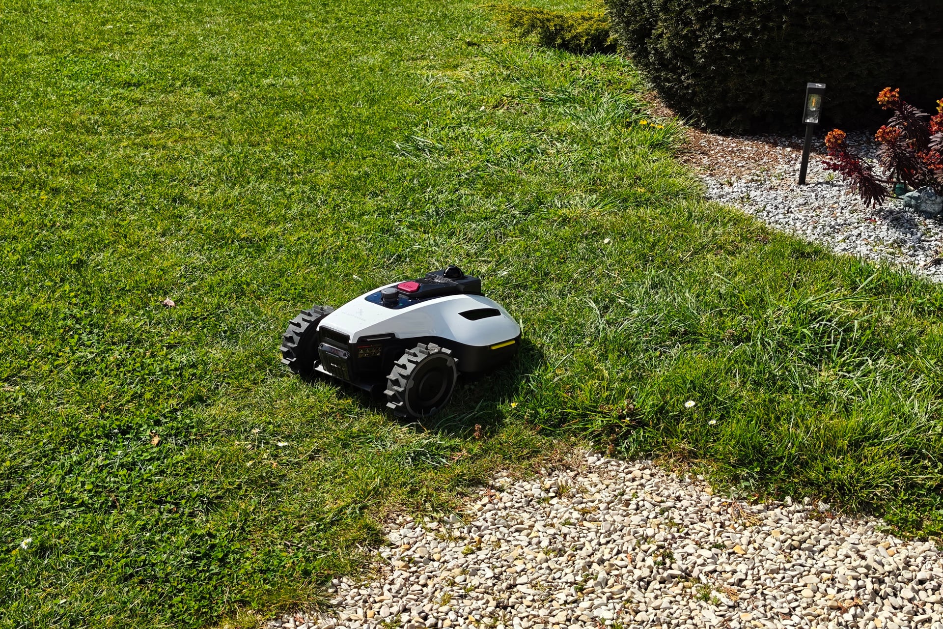 Test robot tondeuse Yuka LMini 2 1000 LiDAR navigation obstacles coupe bordures
