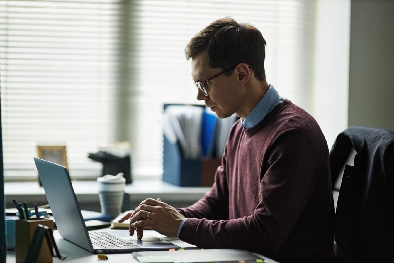L'IA, tueuse d'emplois ? Ce rapport dément, mais pointe du doigt un phénomène inquiétant