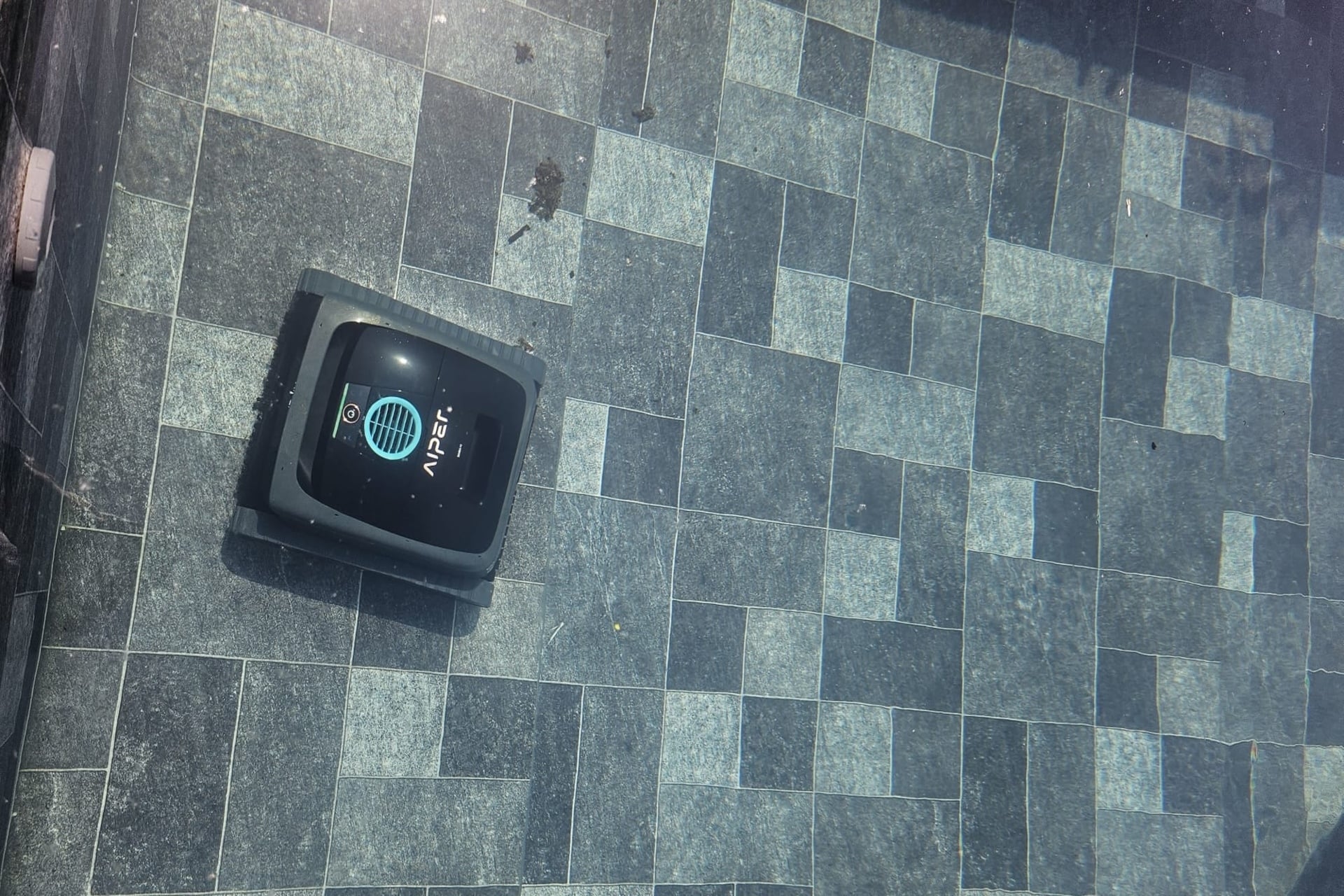 Test robot piscine Aiper Scuba V3 IA et caméra station de charge parois fond escaliers autonomie