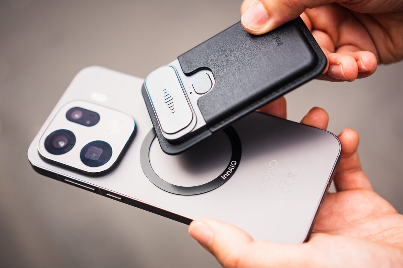 J'ai testé le dictaphone du futur : traduction, résumé et voix clonée