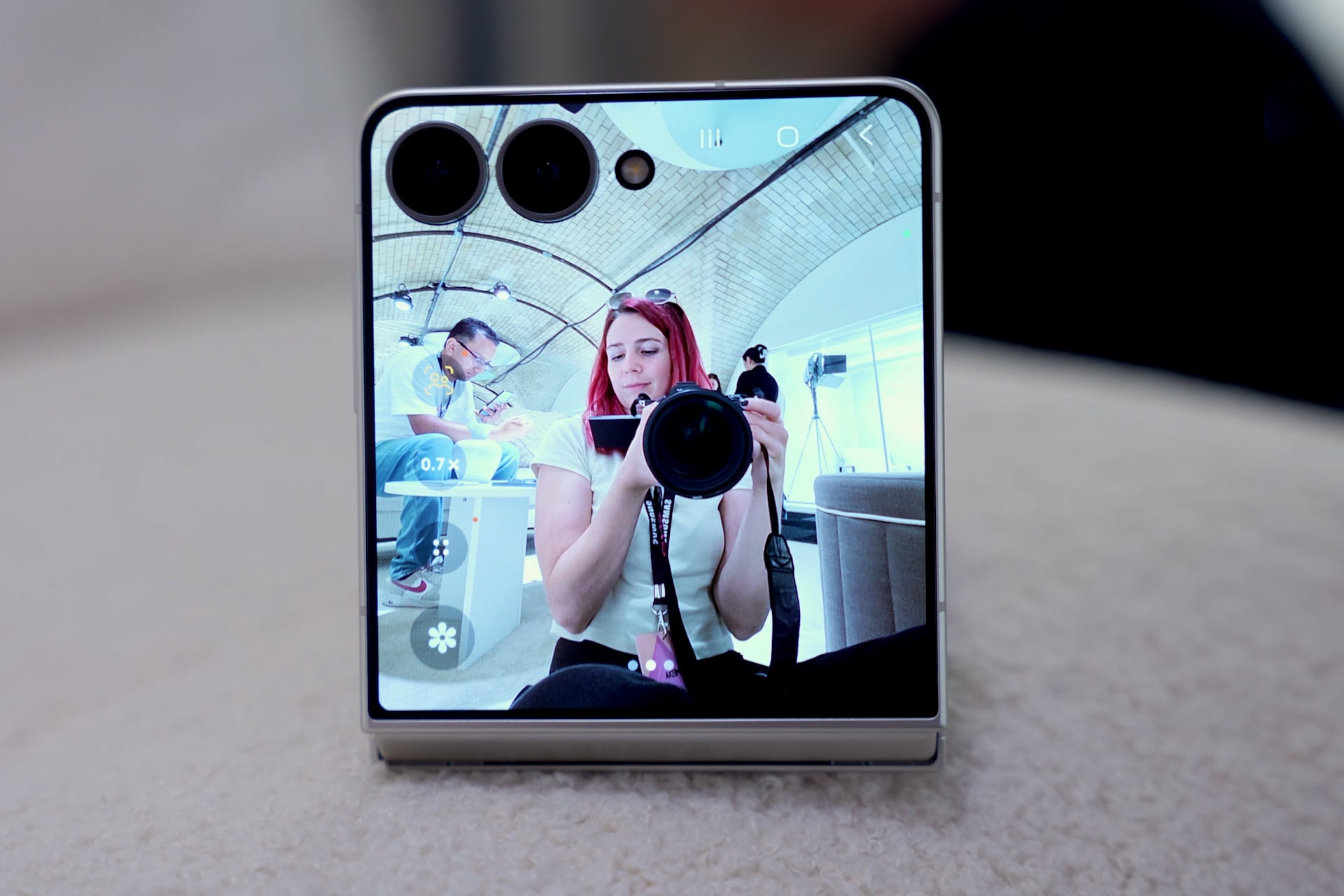Samsung Galaxy Z Flip 8