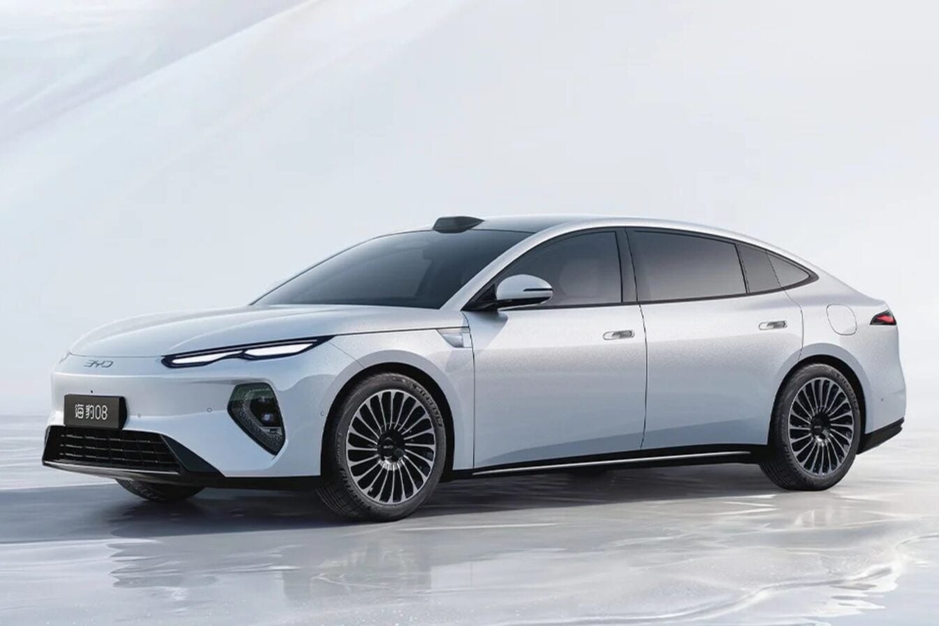 900 km d’autonomie pour 28 000 € : BYD lance une berline électrique redoutable