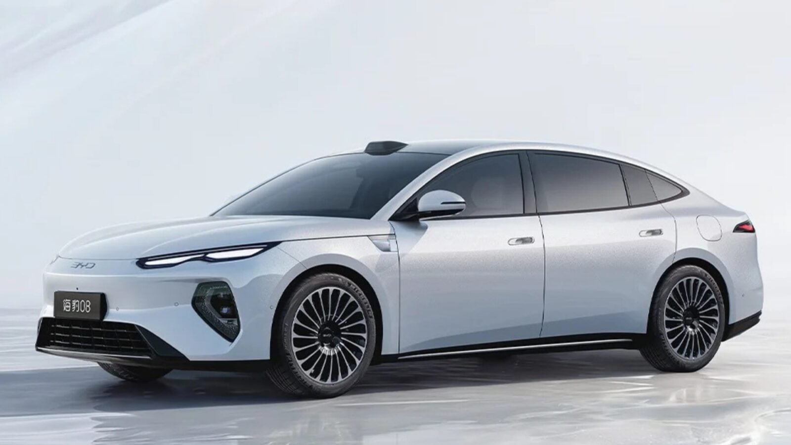 BYD, müthiş bir elektrikli sedanı piyasaya sürüyor