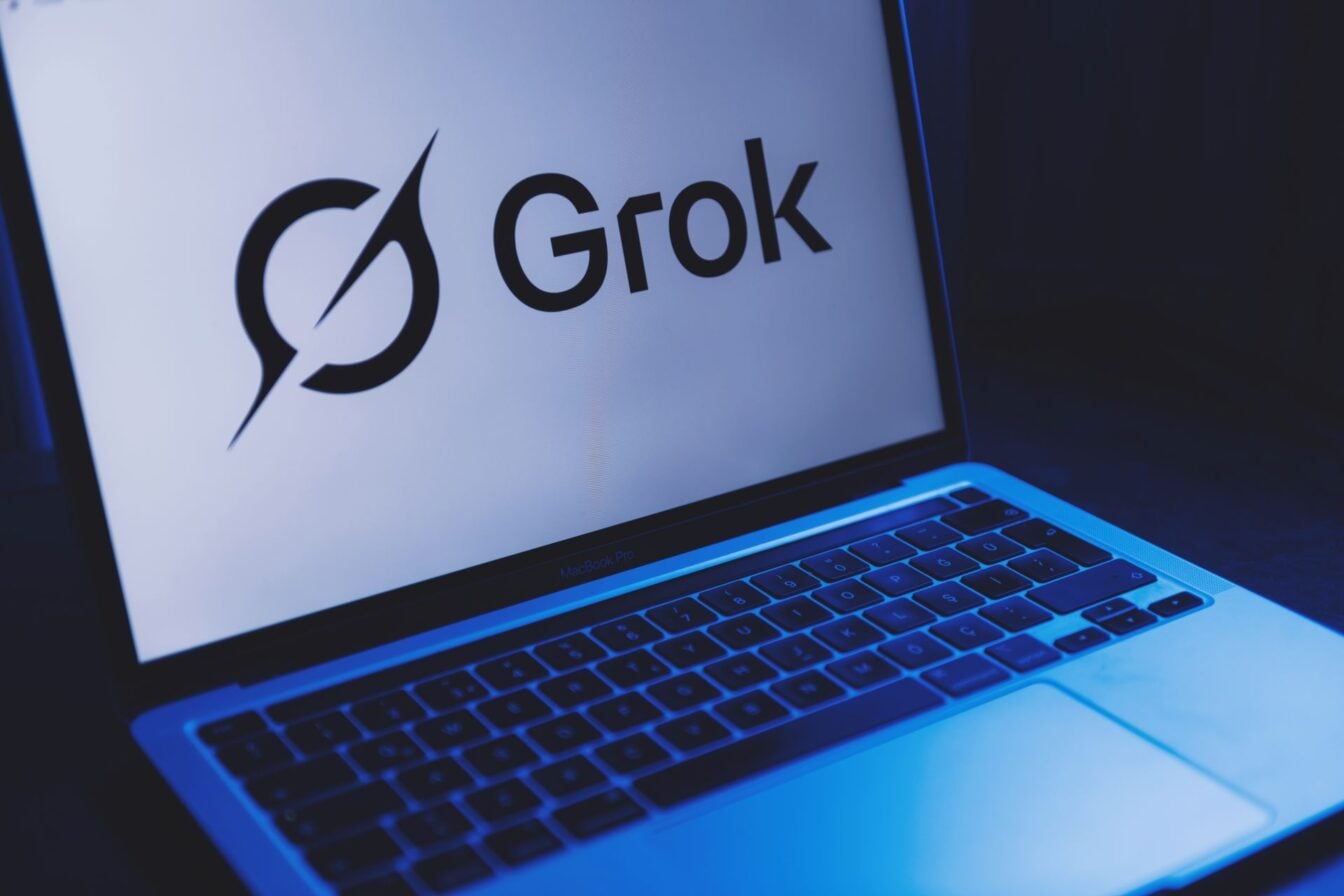 Grok 4.5 est sorti partout, sauf en Europe. Il existe une parade
