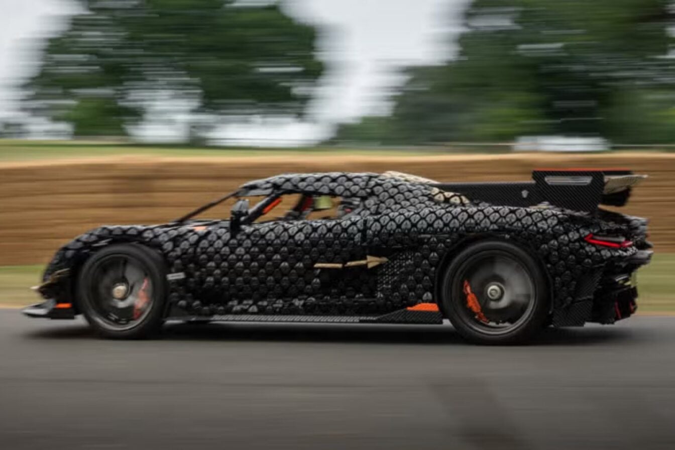 Ne dites plus que c'est un jouet : cette voiture en Lego roule à 111 km/h !