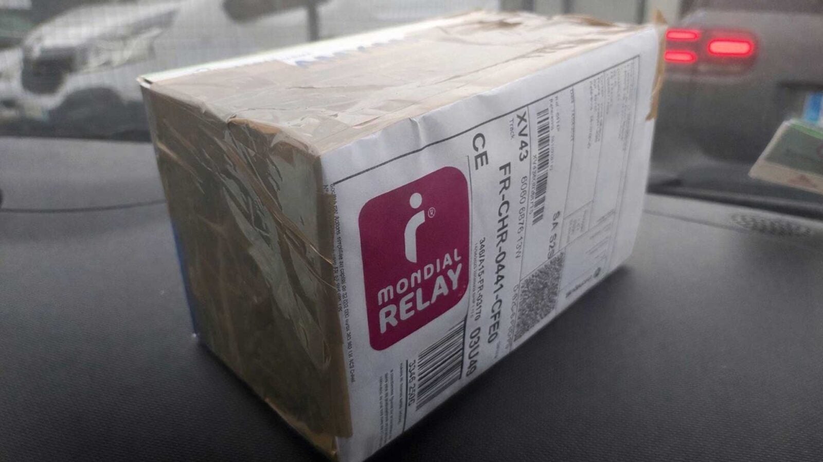 Arnaque aux faux colis IA : ce SMS circule toujours, voici comment éviter le piège