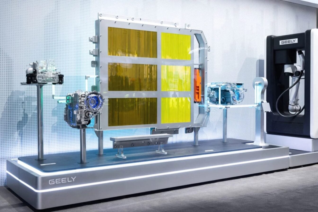 10 à 80 % en moins de 5m30 : Geely développe une batterie 1 000 V pour concurrencer BYD et tuer la voiture thermique