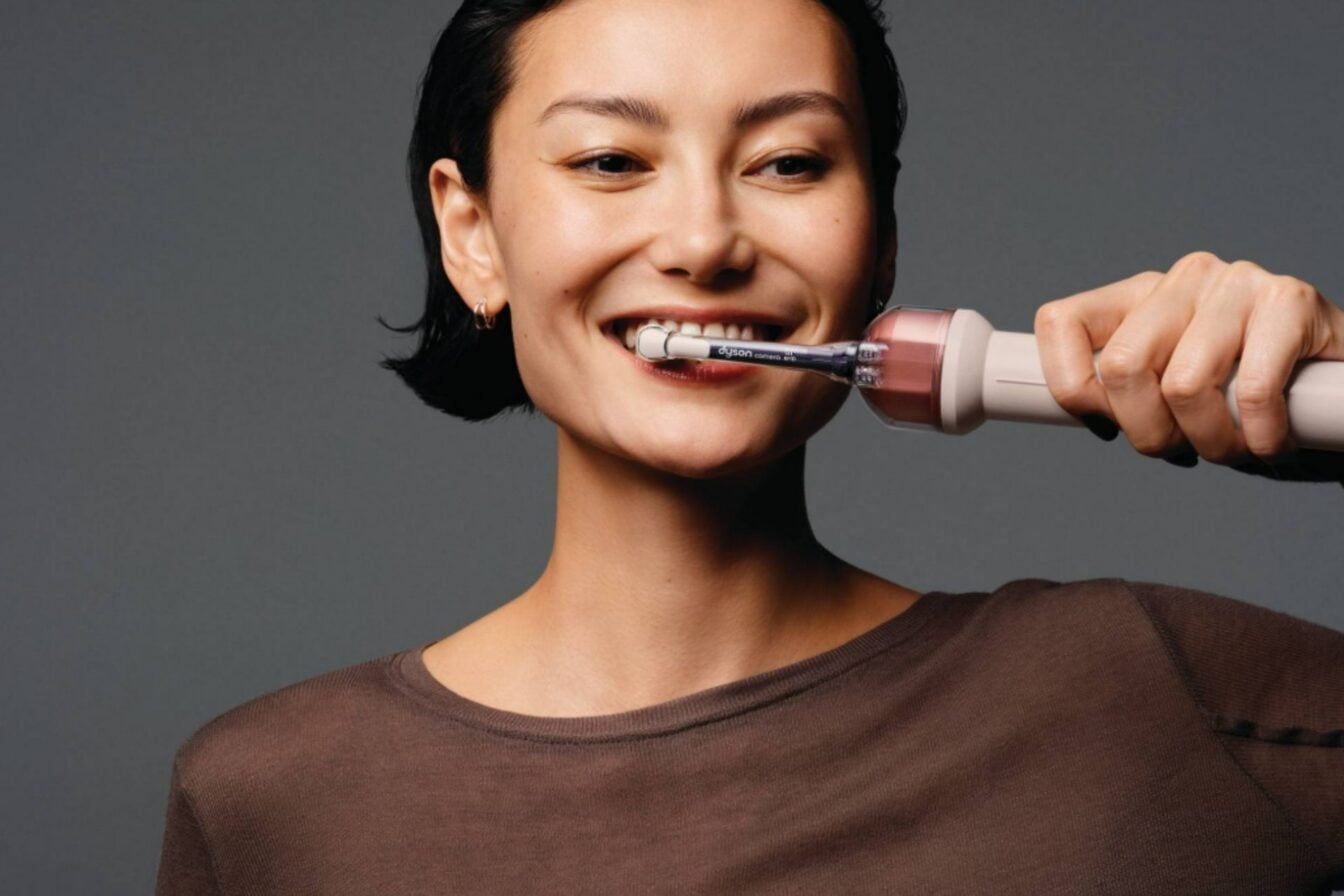01net Innovation Awards : Dyson réinvente le brossage de dents avec CameraJet