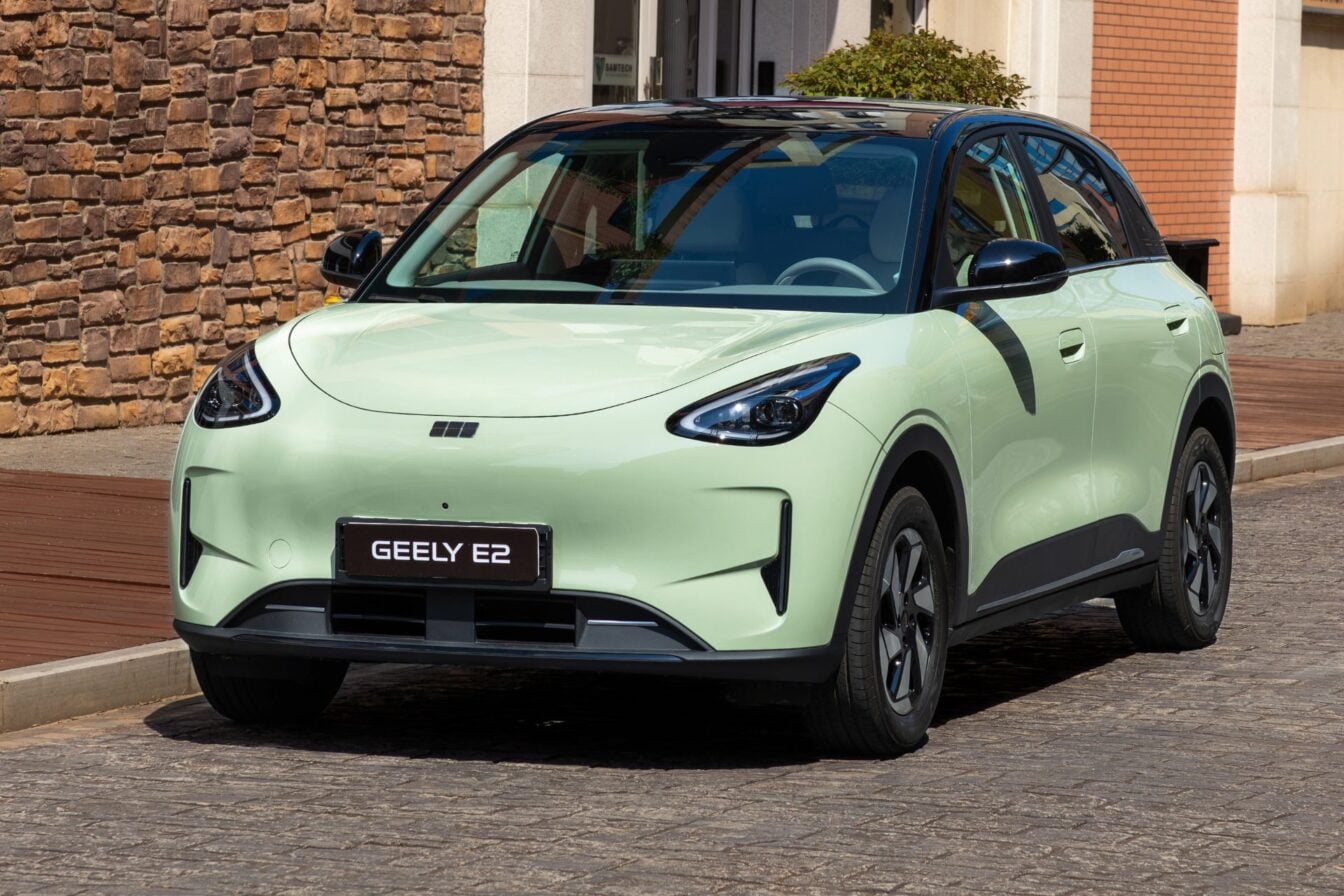 Cette citadine électrique à 20 990 € a un équipement spectaculaire pour battre la Renault 5