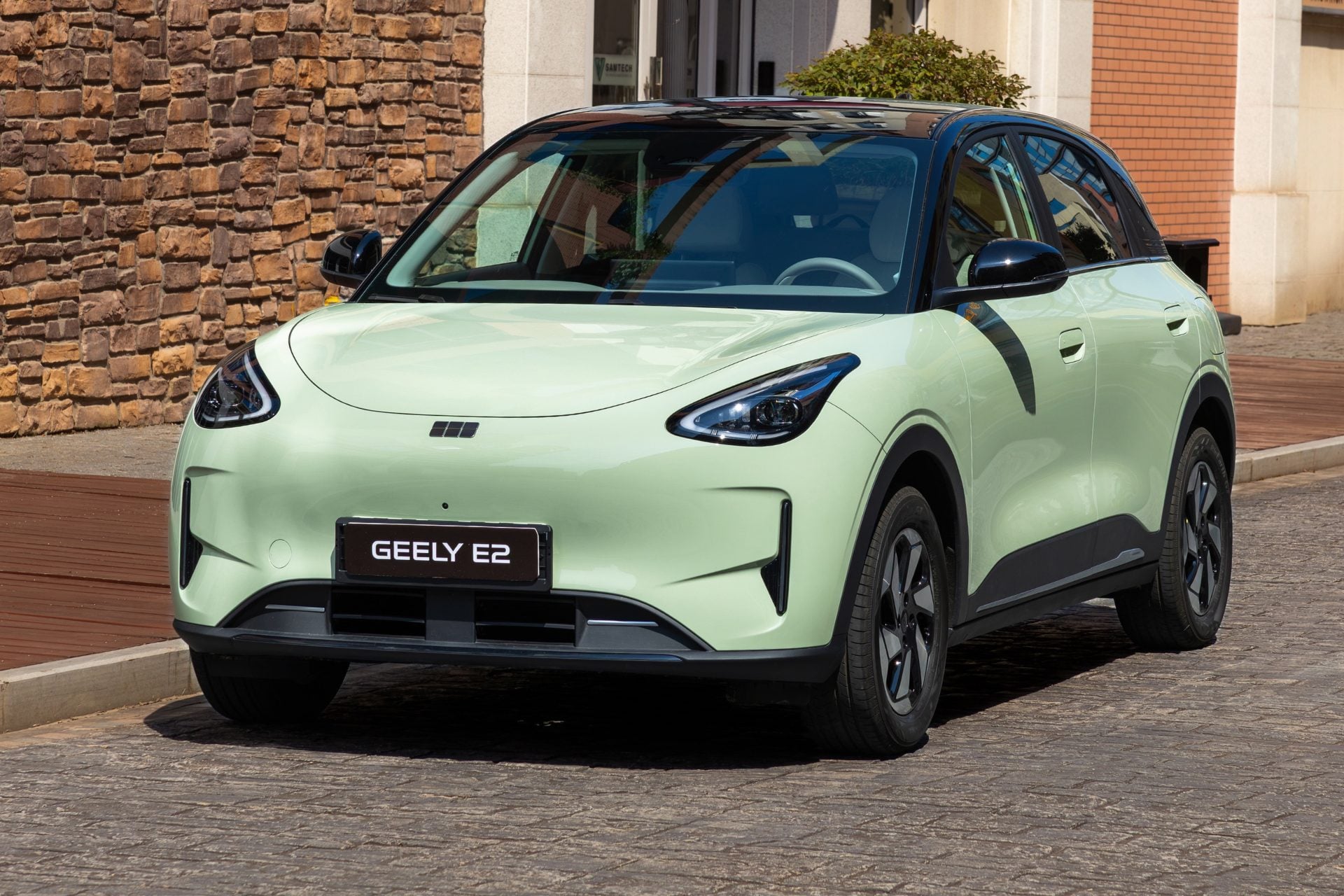 Geely E2 (2)