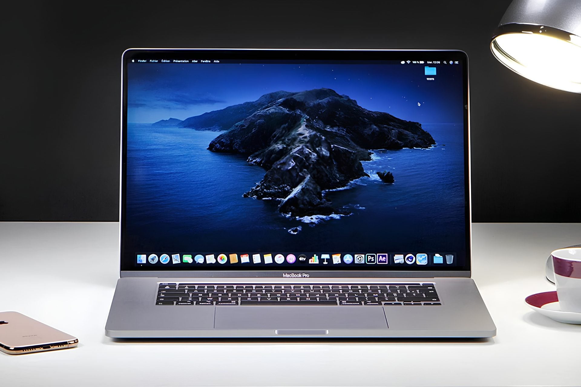 Apple-MacBook-Pro-16-Pouces-2019-face.jpg