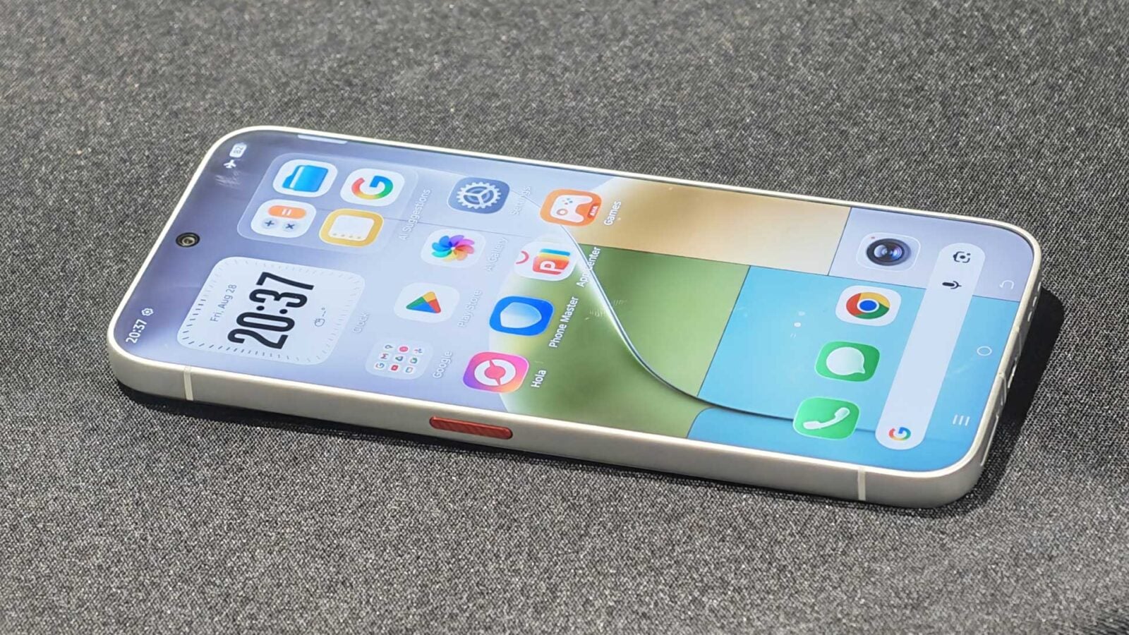 IFA 2026 : on a pris en main le smartphone Tecno sans bordures