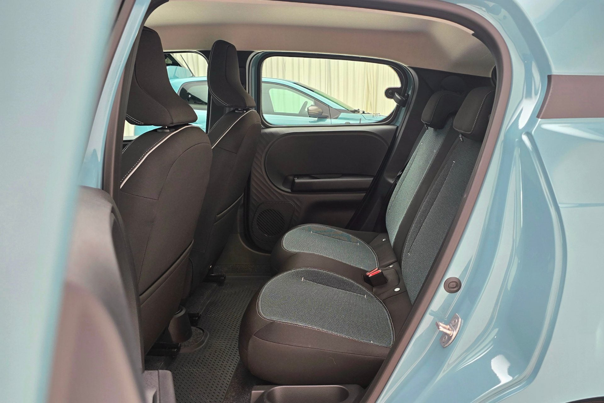 Dacia Spring (9)