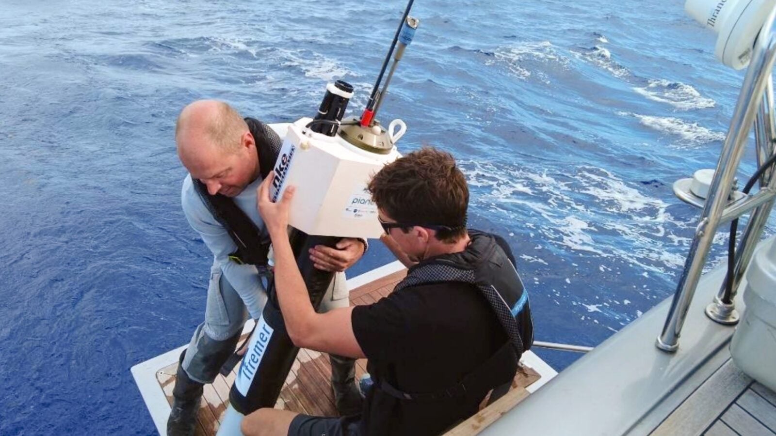 À 6 000 mètres sous l’océan, ces robots révèlent ce que personne n’avait encore pu observer