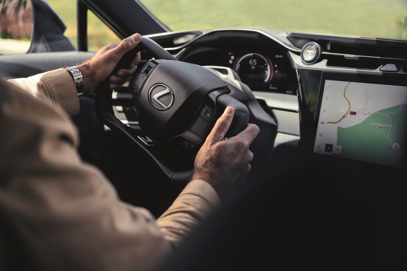 Toyota va lancer la conduite autonome façon Tesla, mais reste clair : vous êtes responsable en cas d’accident !