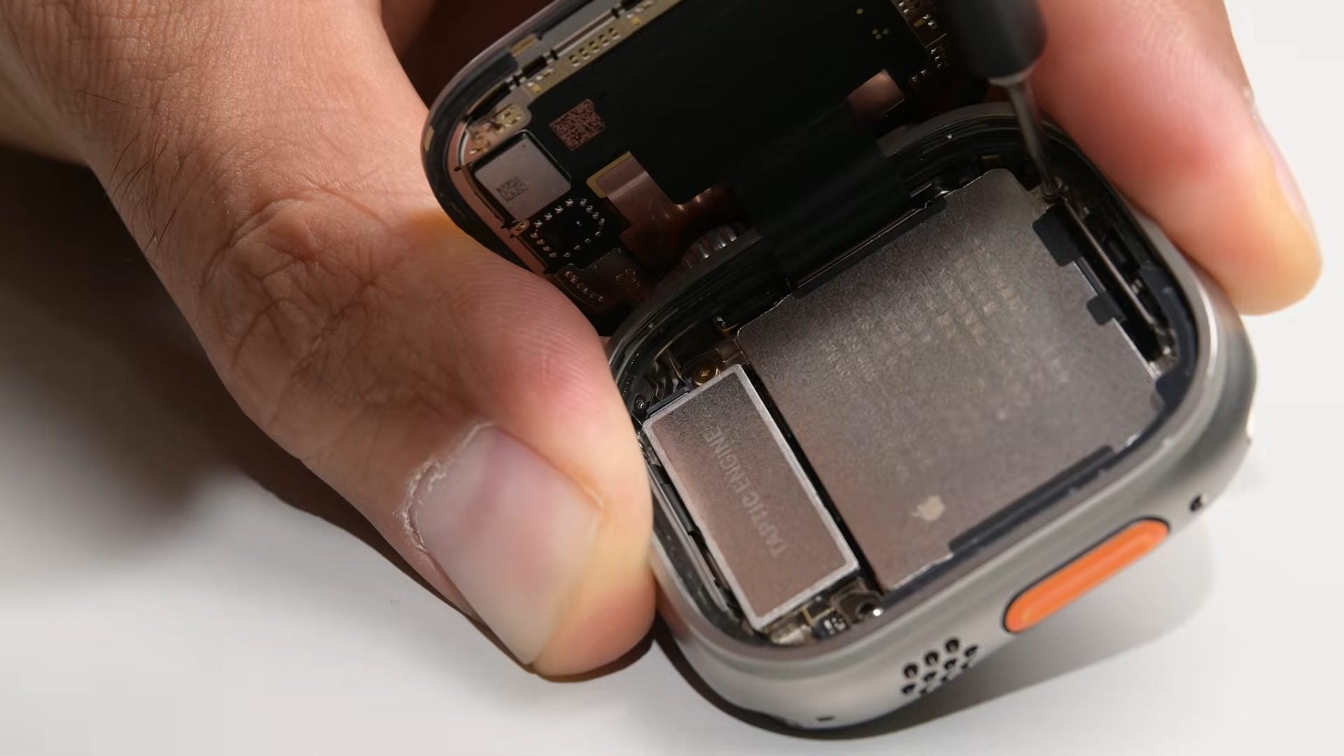 Démontage Des Apple Watch Series 12 & Ultra 4 à L'intérieur Des Nouveautés 2 3 Screenshot