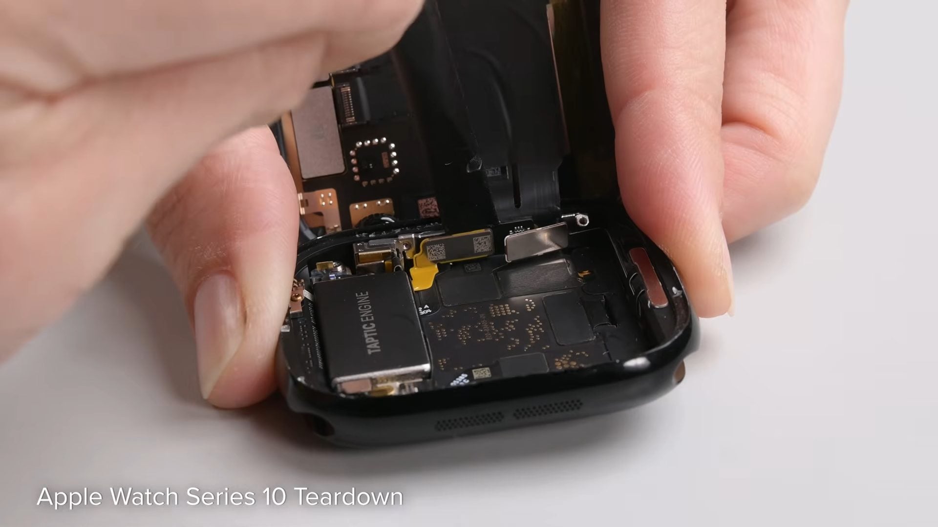 Démontage Des Apple Watch Series 12 & Ultra 4 à L'intérieur Des Nouveautés 4 31 Screenshot