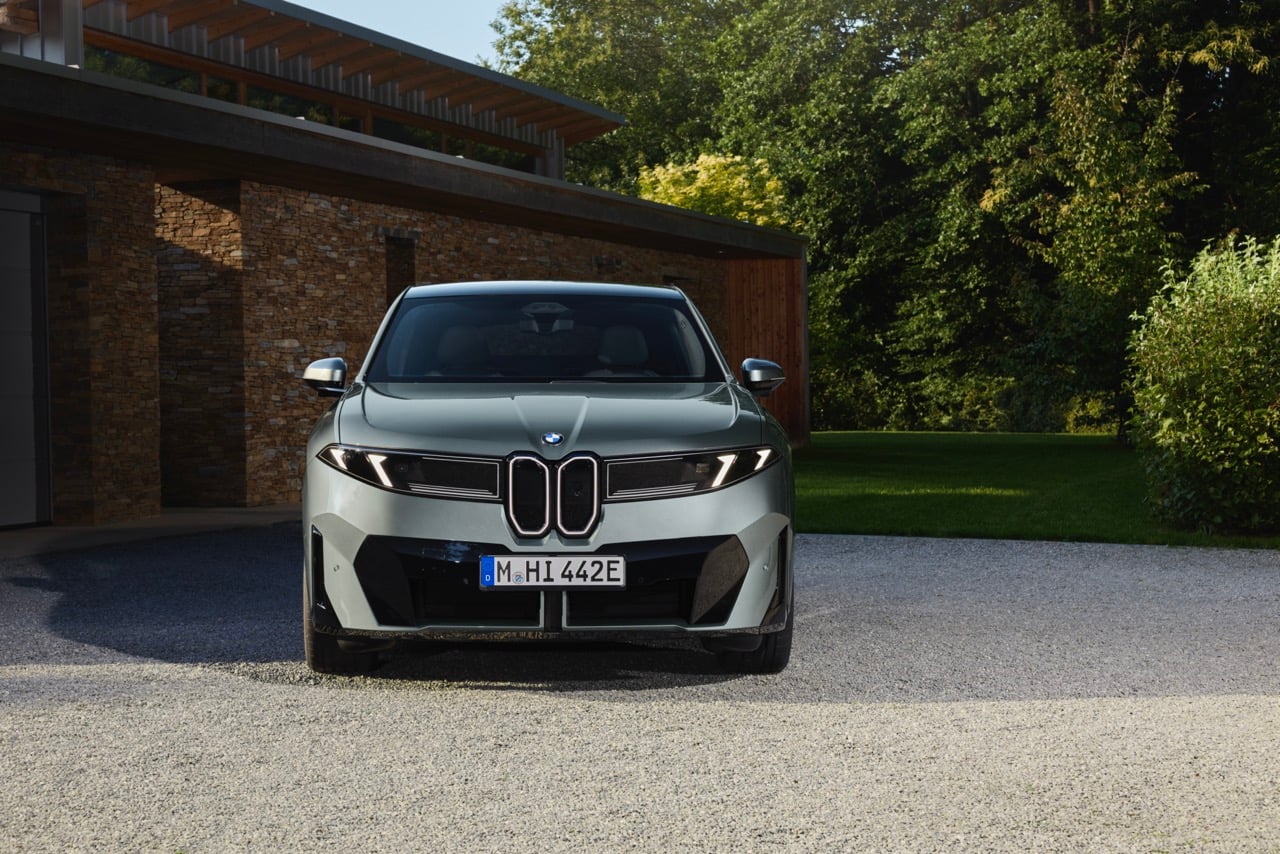 BMW iX4