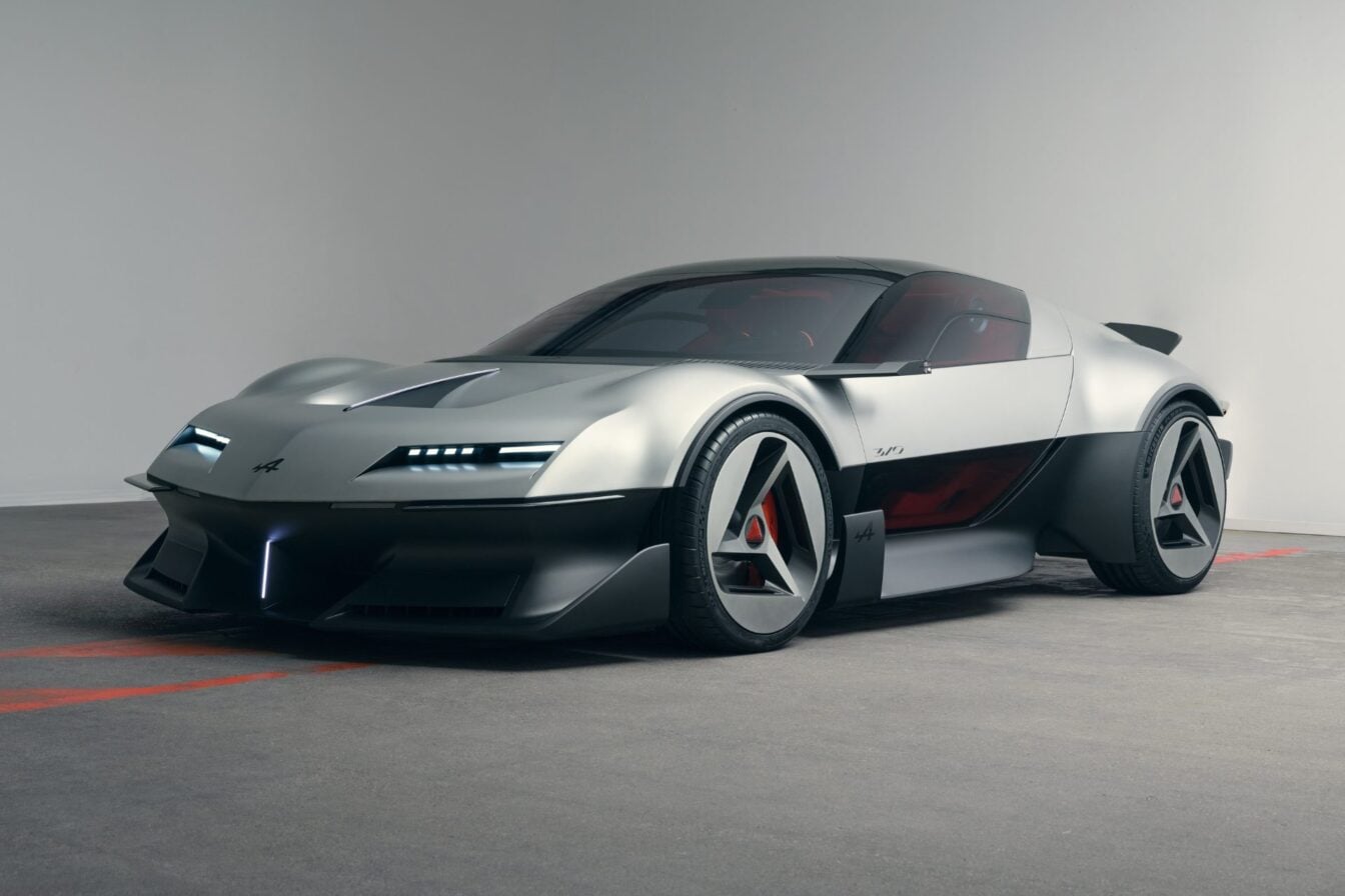 Alpine crée la sensation au Mondial de l'Auto avec l'A310 Vision, une superbe alternative à la Porsche 911