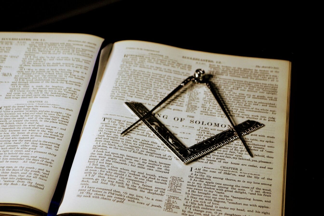 Symbole maçonnique de l’équerre et du compas