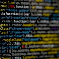 Code informatique affiché sur un écran