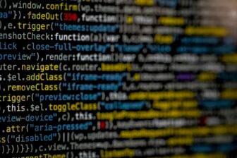 Code informatique affiché sur un écran