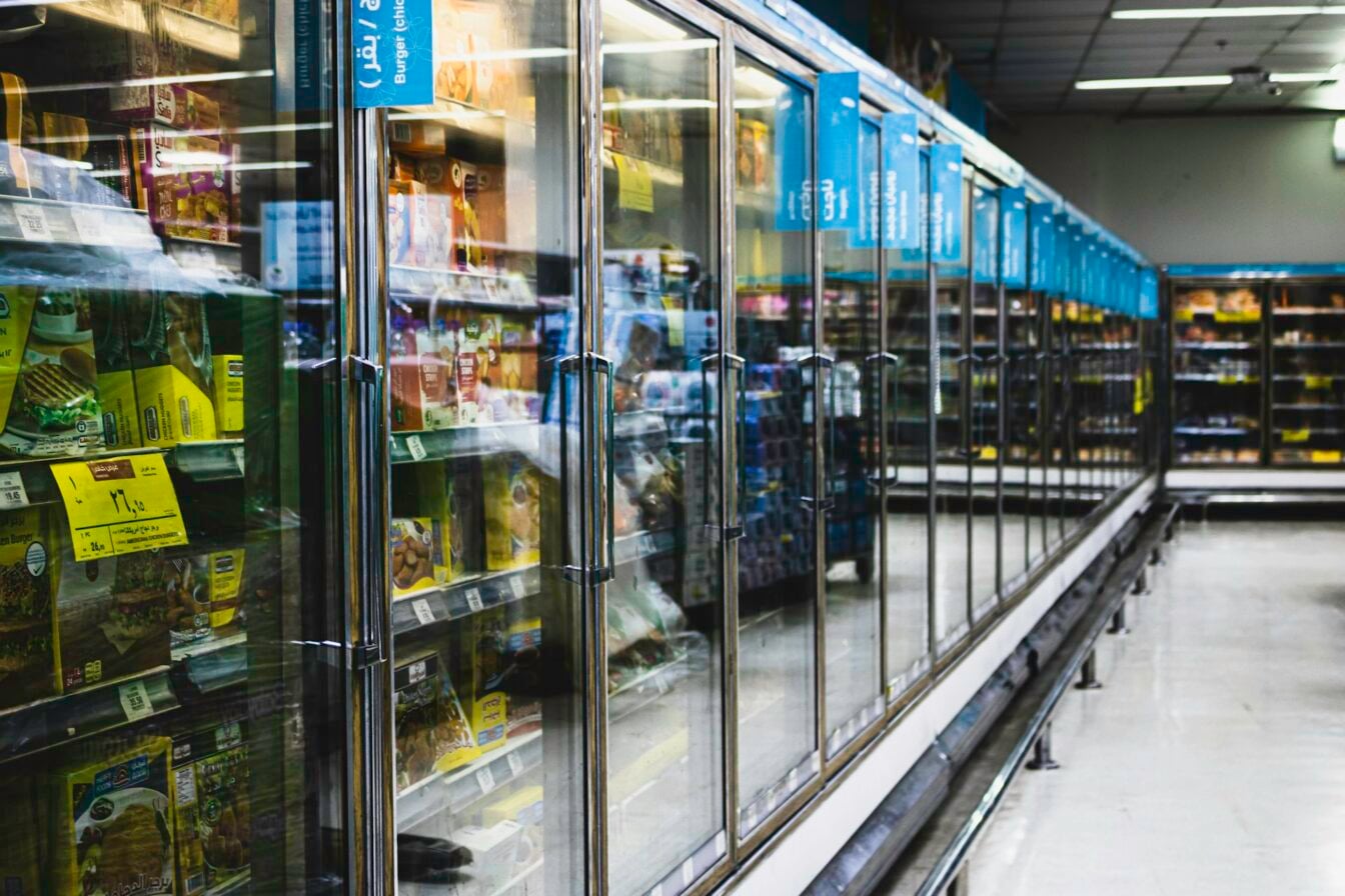 Piratage de frigos en France : pourquoi les hackers s’attaquent aux supermarchés ?