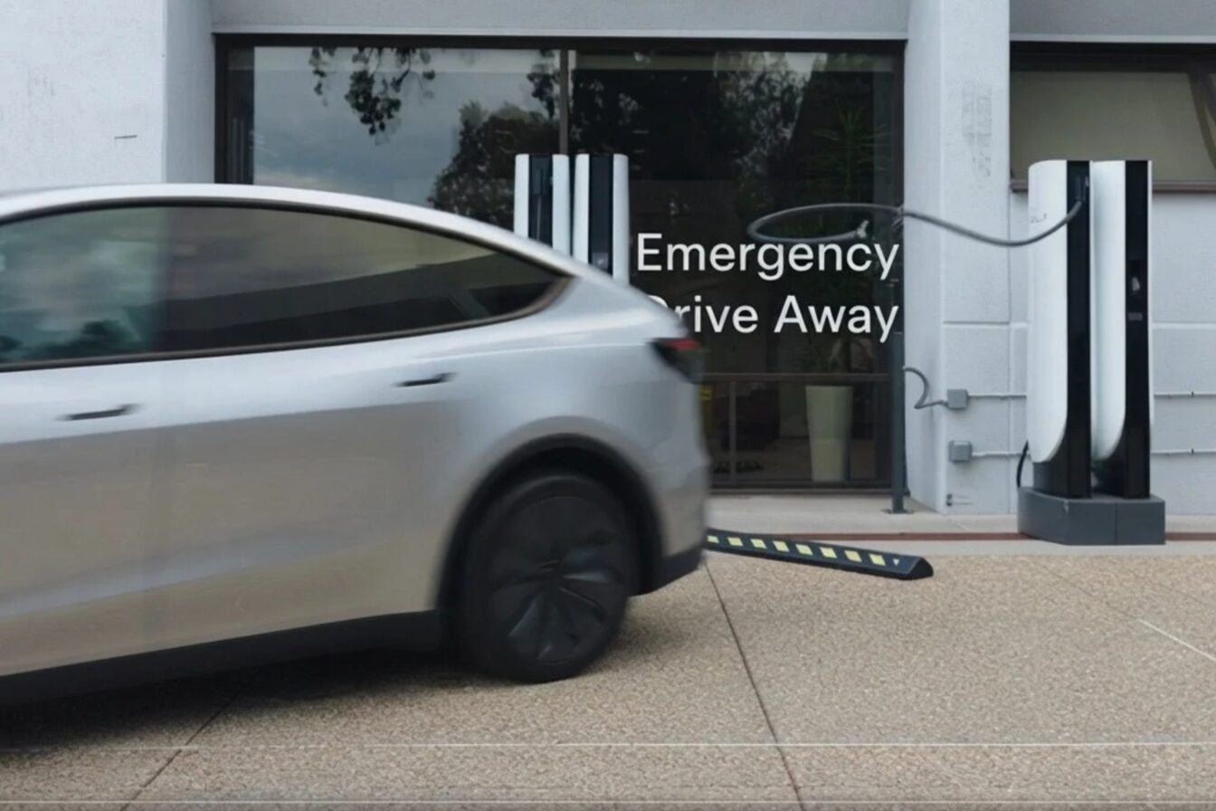 Tesla Supercharger (4)