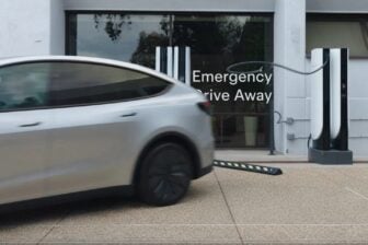 Tesla Supercharger (4)