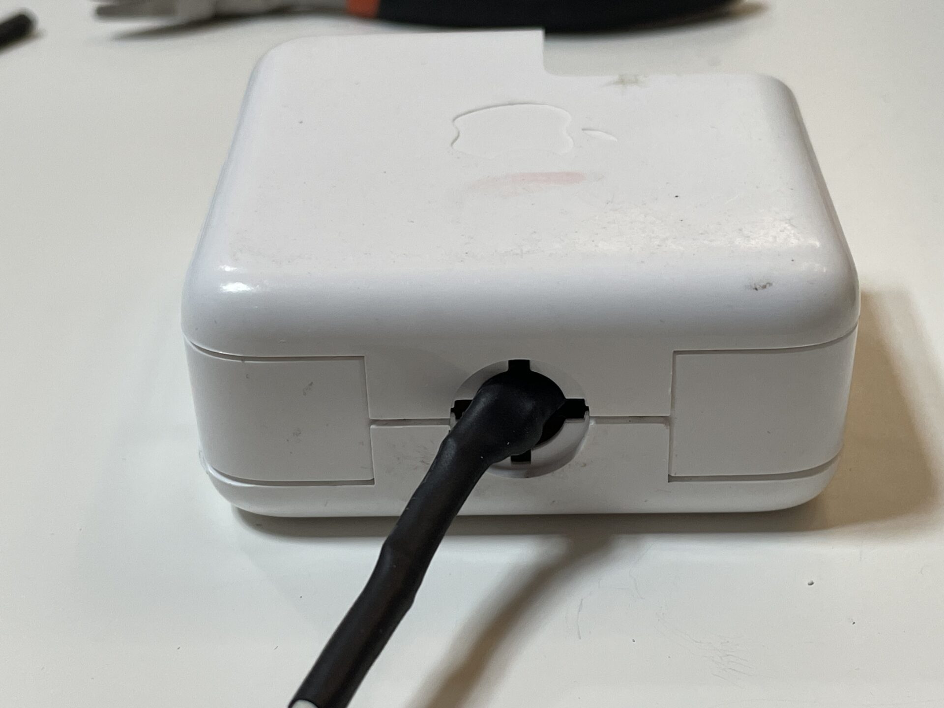 Le chargeur MagSafe n'a pas besoin de l'adaptateur 20 W d'Apple
